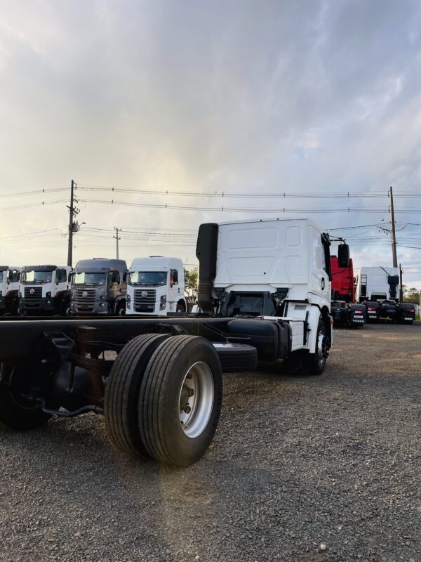 VW - 18.210 CRM 4X2 - Imagem 3